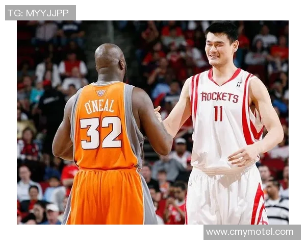 贾巴尔与姚明的篮球传奇对比探讨两位巨星的影响与成就