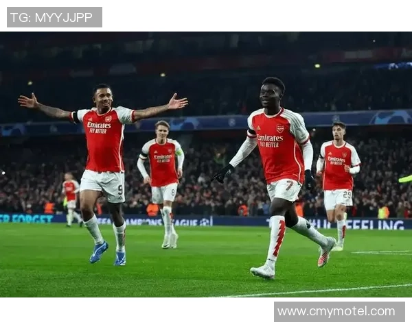 英超焦点战：那不勒斯与阿森纳激战成平点球大战引发全场狂欢