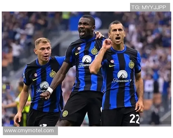 AC米兰狂胜曼联5-1补时进球点燃全场激情与转会风波