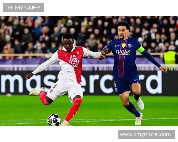 国王杯激战：巴黎圣日耳曼大胜那不勒斯红牌争议引发全场热议